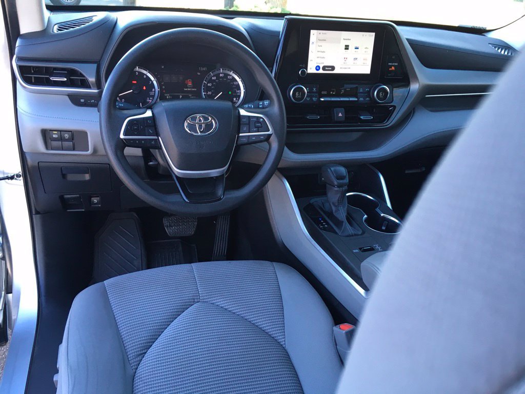 Used 2023 Toyota Highlander L FWD image 22