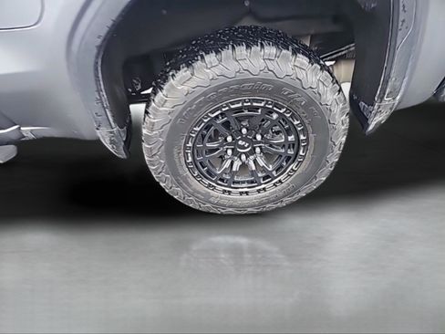 Used 2022 GMC Sierra 1500 AT4 w/ AT4 Premium Package image 13