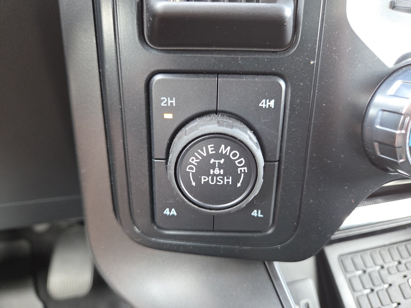 Used 2025 Ford F150 Lariat w/ Equipment Group 502A High AWD/4WD image 6