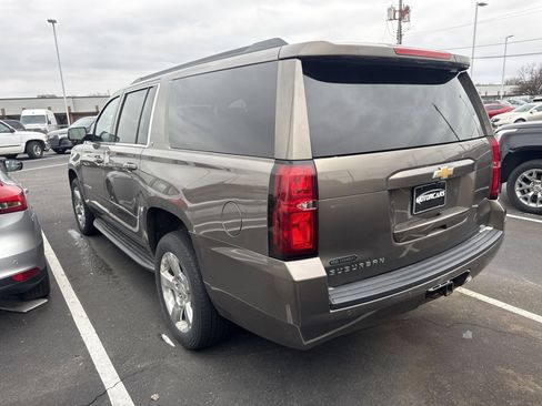 Used 2016 Chevrolet Suburban LT image 3