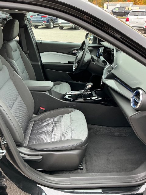 Used 2024 Chevrolet Trax LT w/ LT Convenience Package FWD image 14