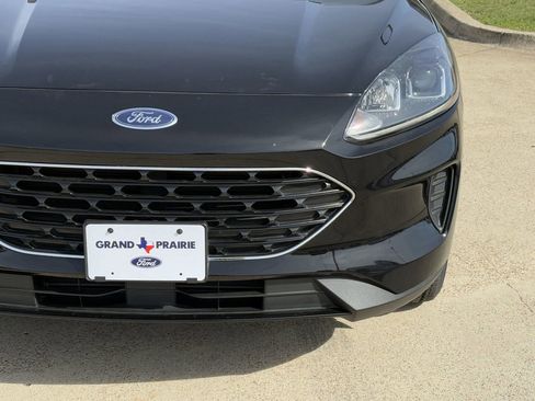 Certified 2022 Ford Escape SE w/ SE Sport Appearance Package image 10