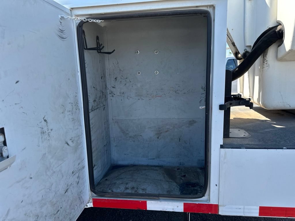 Used 2010 Ford F550 2WD Regular Cab Super Duty image 17