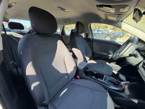 Used 2025 Kia K4 FWD image 35