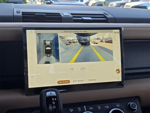 New 2025 Land Rover Defender 90 X-Dynamic SE image 13