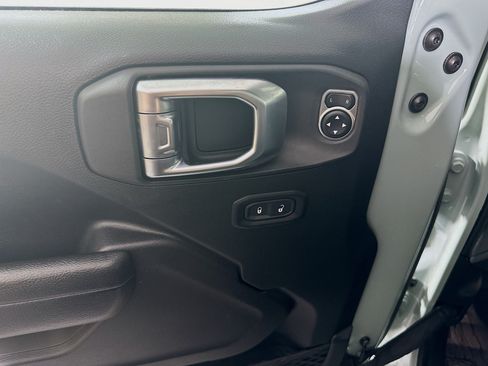 Used 2024 Jeep Wrangler Unlimited AWD/4WD image 15