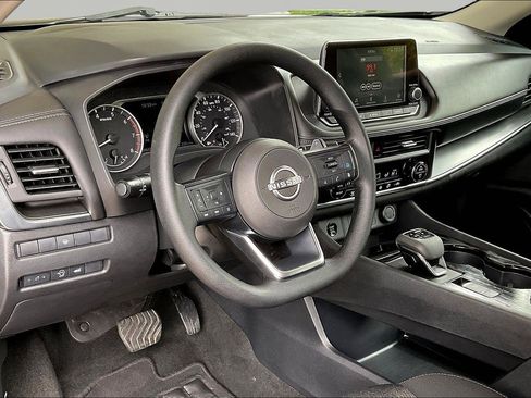 Used 2024 Nissan Rogue SV AWD/4WD image 16