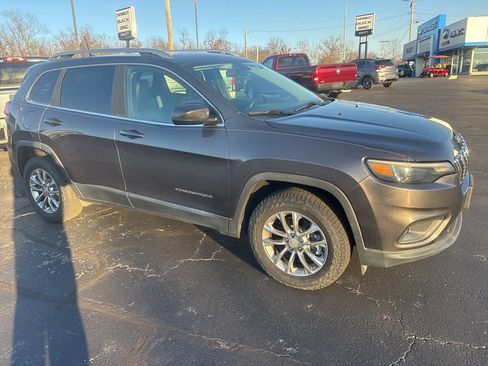 Used 2019 Jeep Cherokee Latitude Plus w/ Cold Weather Group image 6