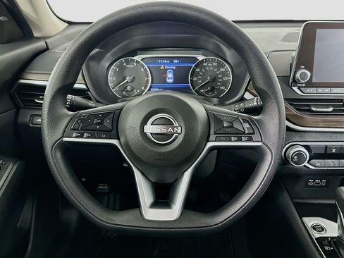 Used 2024 Nissan Altima 2.5 SV FWD image 17