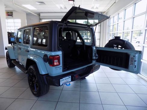 Used 2023 Jeep Wrangler Unlimited Sahara w/ Cold Weather Group image 6