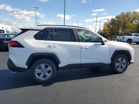 Used 2025 Toyota RAV4 XLE image 5