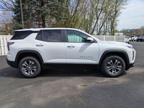 New 2026 Chevrolet Equinox LT image 2