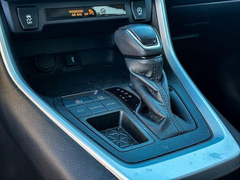 Used 2020 Toyota RAV4 XLE Premium image 18