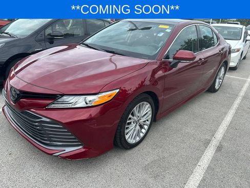 Used 2020 Toyota Camry XLE w/ Navigation Package FWD image 1