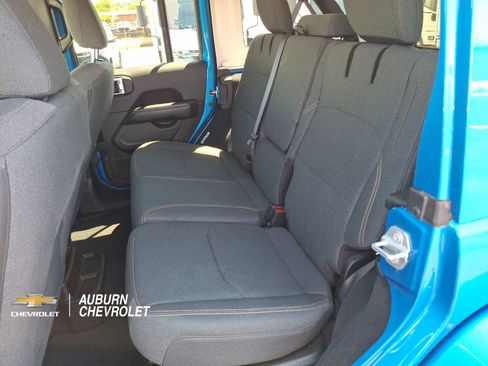Used 2024 Jeep Wrangler Unlimited Sahara AWD/4WD image 15