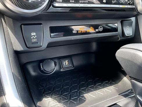 Certified 2023 Toyota RAV4 XLE w/ Convenience Package AWD/4WD image 18