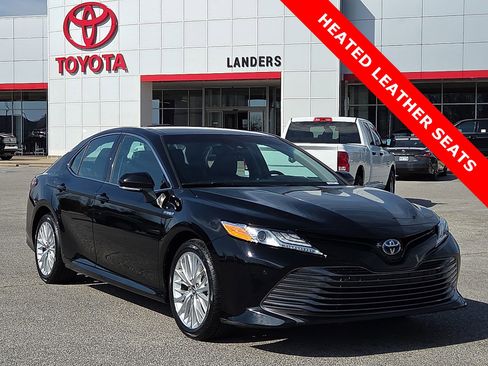 Used 2018 Toyota Camry XLE image 1