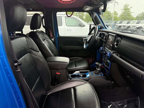 Used 2022 Jeep Wrangler Unlimited Sahara AWD/4WD image 16