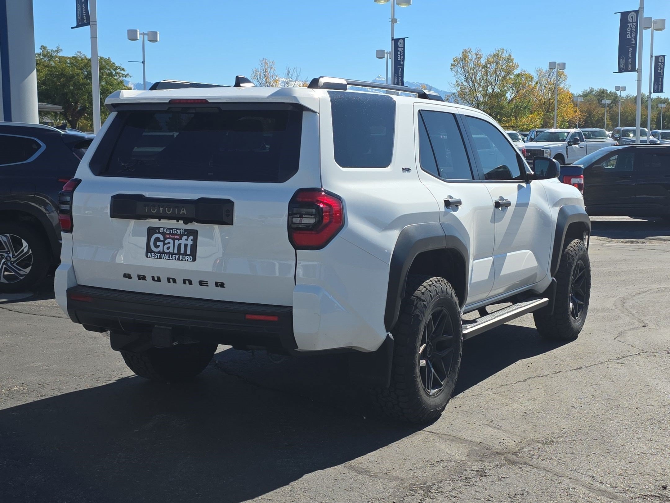Used 2025 Toyota 4Runner SR5 AWD/4WD image 3