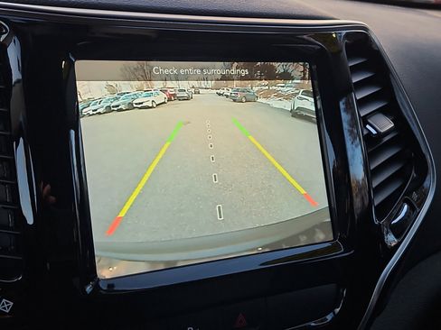 Used 2020 Jeep Cherokee Limited image 8