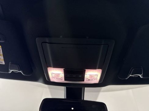 Used 2018 Ford Explorer XLT w/ Equipment Group 202A image 10