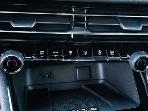 New 2026 Chevrolet Traverse LT image 23