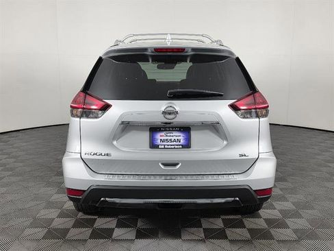 Used 2018 Nissan Rogue SL w/ Premium Package FWD image 5