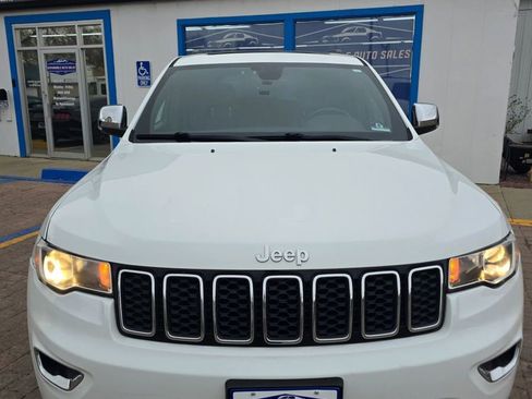 Used 2017 Jeep Grand Cherokee Limited image 2