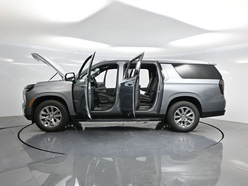 Used 2025 Chevrolet Suburban Premier image 60