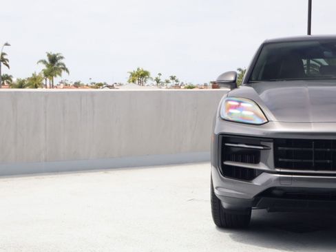 Certified 2026 Porsche Cayenne S AWD/4WD image 12