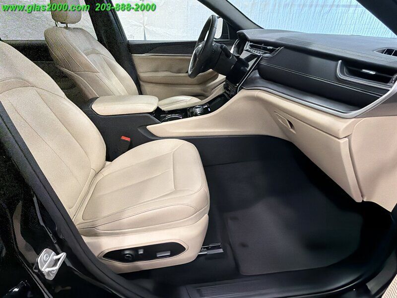 Used 2023 Jeep Grand Cherokee L Limited AWD/4WD image 31