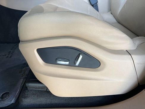 Used 2020 Porsche Cayenne image 31