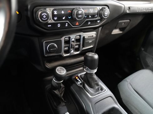 Used 2021 Jeep Wrangler Unlimited Sport AWD/4WD image 27