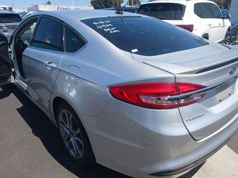Used 2017 Ford Fusion SE w/ Equipment Group 201A FWD image 4