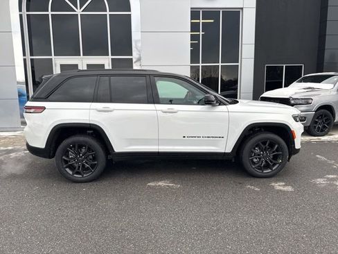 New 2025 Jeep Grand Cherokee Limited image 7