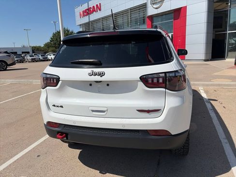 Used 2025 Jeep Compass Trailhawk AWD/4WD image 12