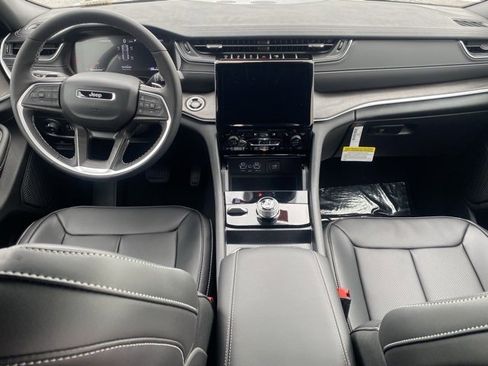 New 2025 Jeep Grand Cherokee Limited image 33