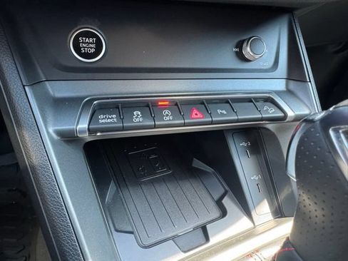 Used 2025 Audi Q3 2.0T Premium Plus AWD/4WD image 32
