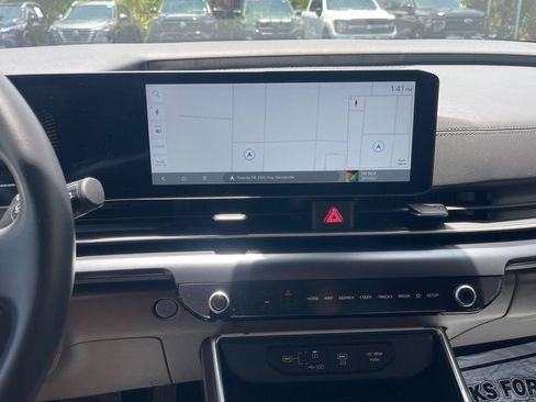 Used 2026 Kia Carnival FWD image 16