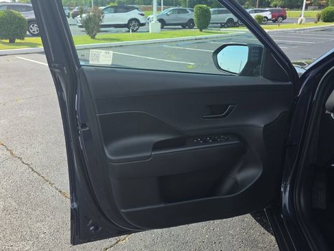 Used 2025 Hyundai Kona SEL FWD image 17