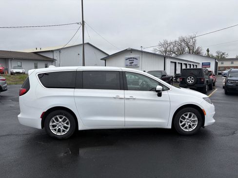 Used 2020 Chrysler Voyager LX FWD image 24