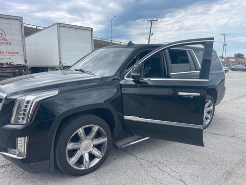 Used 2016 Cadillac Escalade Platinum AWD/4WD image 1