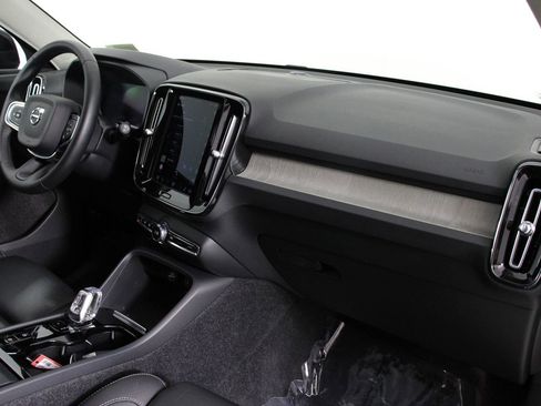 Used 2025 Volvo XC40 B5 Plus AWD/4WD image 22