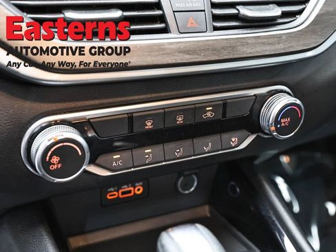 Used 2024 Nissan Altima 2.5 SV FWD image 18