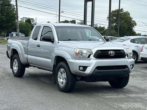 Used 2013 Toyota Tacoma 4x4 Access Cab V6 w/ SR5 Pkg image 1