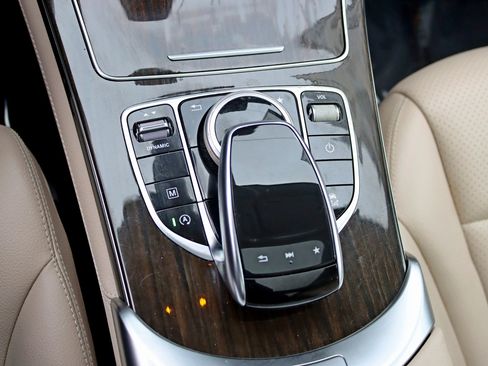 Used 2019 Mercedes-Benz GLC 300 4MATIC image 26