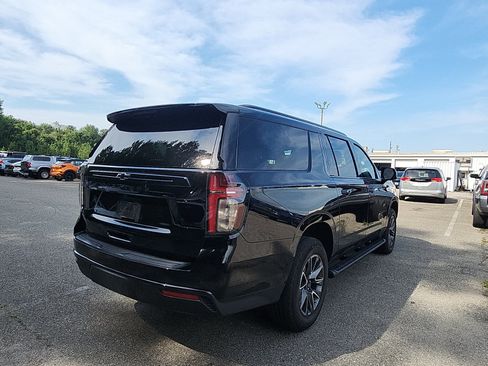 Used 2023 Chevrolet Suburban Z71 w/ Luxury Package AWD/4WD image 5