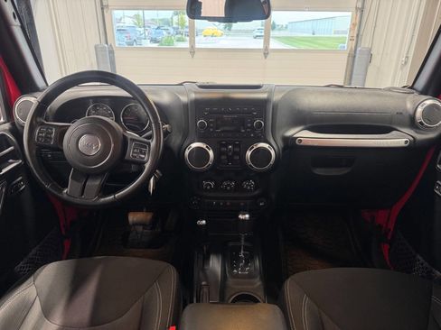 Used 2016 Jeep Wrangler Unlimited Rubicon w/ Connectivity Group image 25