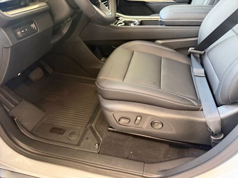 New 2027 Chevrolet Traverse LT w/ Midnight/Sport Edition FWD image 11