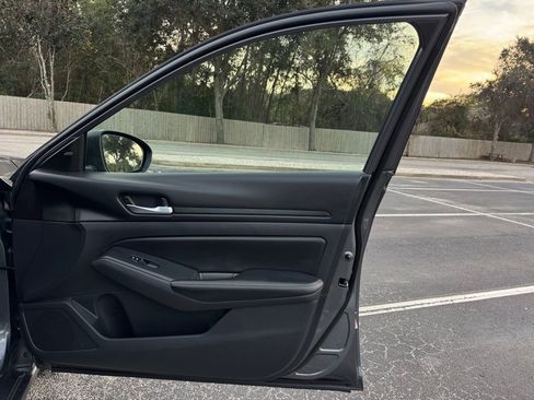 Used 2024 Nissan Altima 2.5 SV image 32